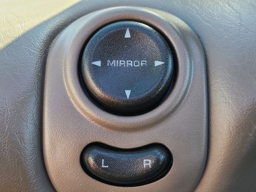 2002 Chrysler Concorde Image 35