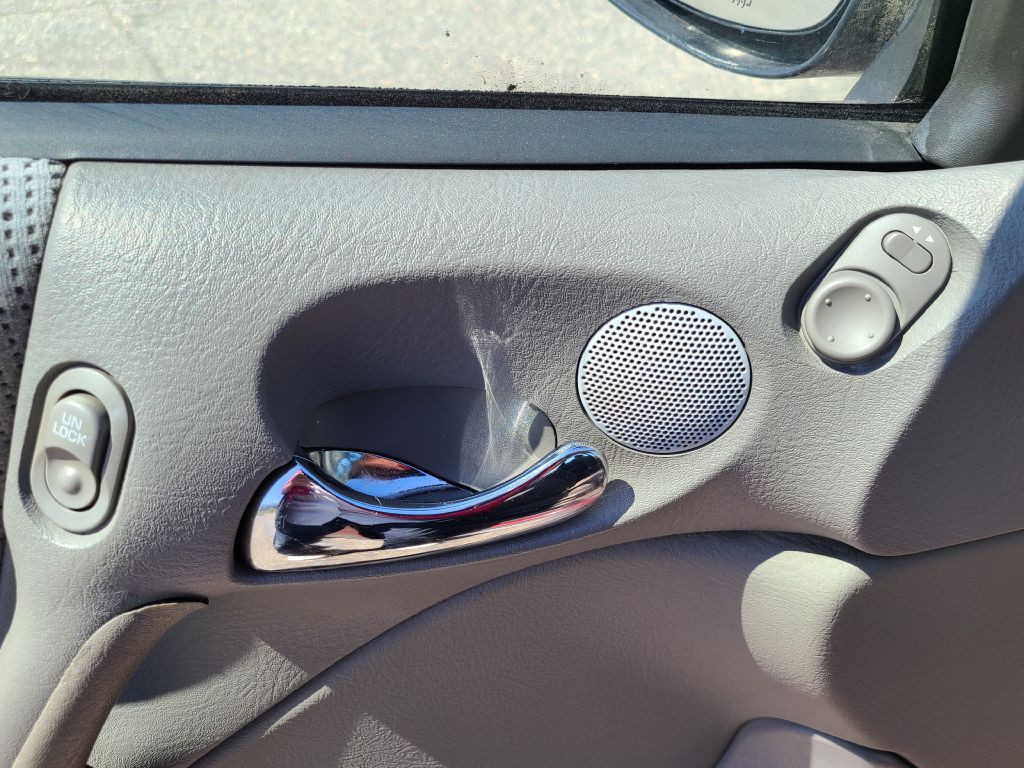 2000 Saturn L200 Image 19