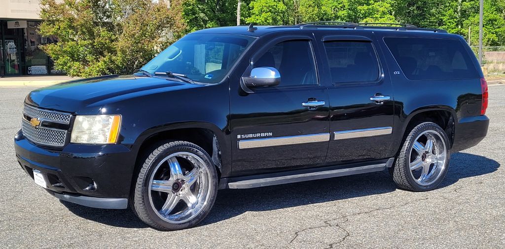 2008 Chevrolet Suburban Image 1