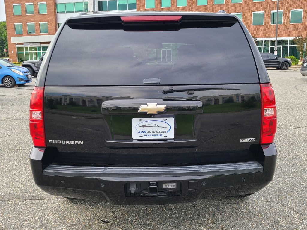 2008 Chevrolet Suburban Image 3