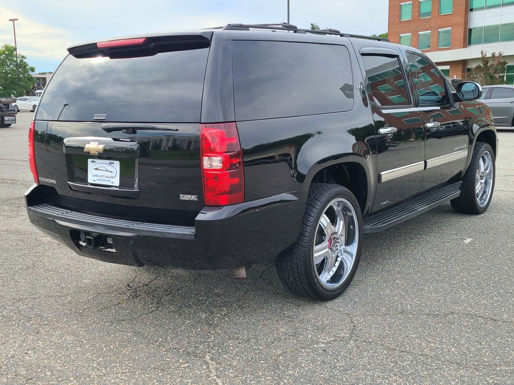 2008 Chevrolet Suburban Image 4