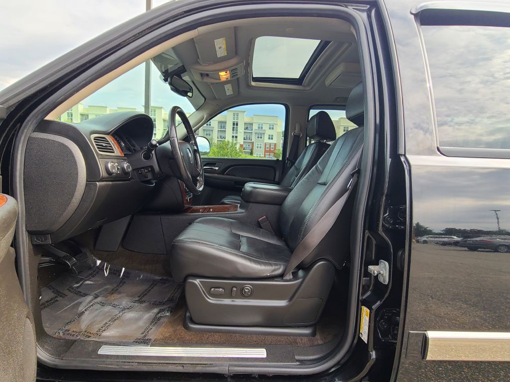 2008 Chevrolet Suburban Image 9