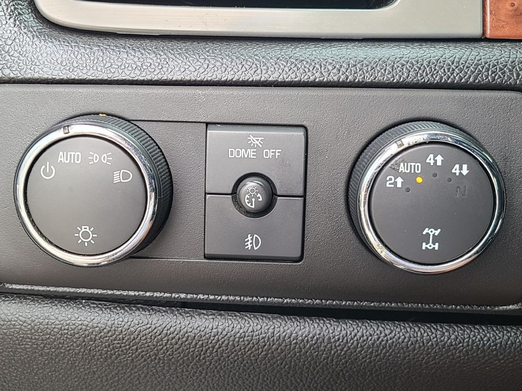 2008 Chevrolet Suburban Image 12