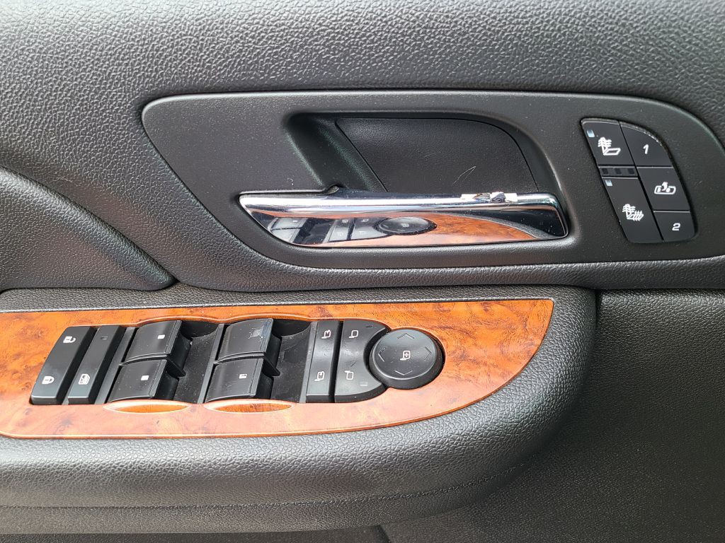 2008 Chevrolet Suburban Image 13