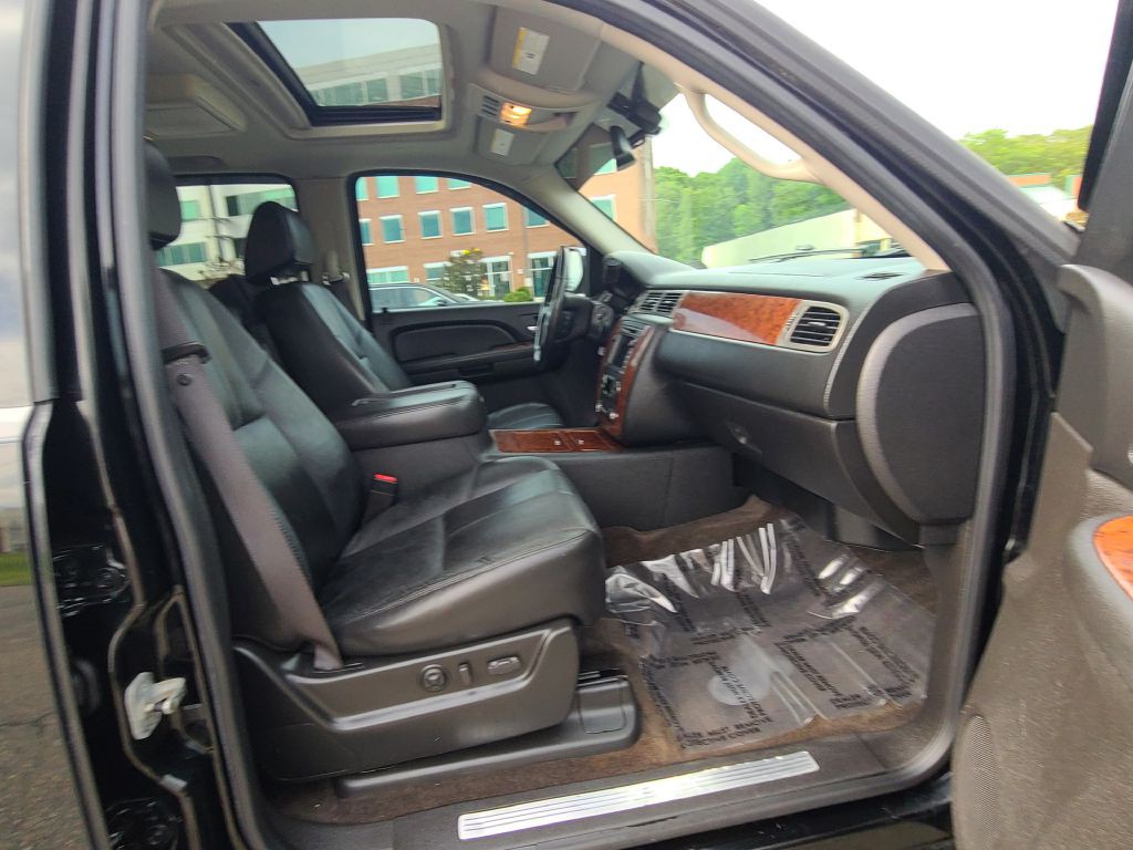 2008 Chevrolet Suburban Image 15