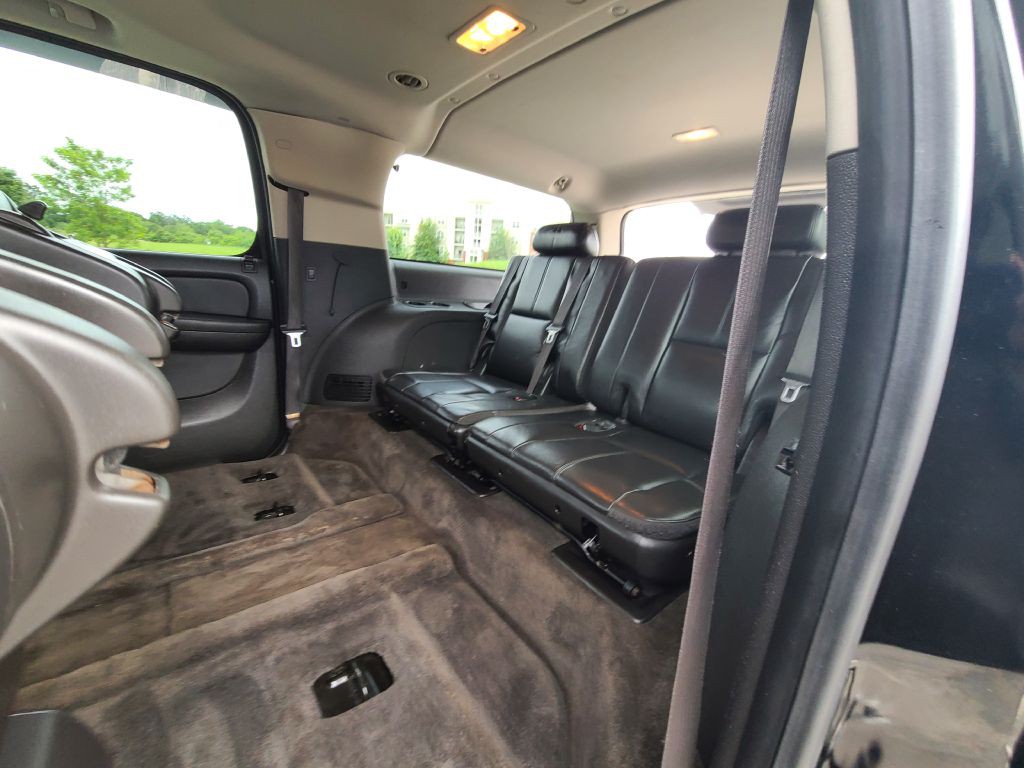 2008 Chevrolet Suburban Image 21