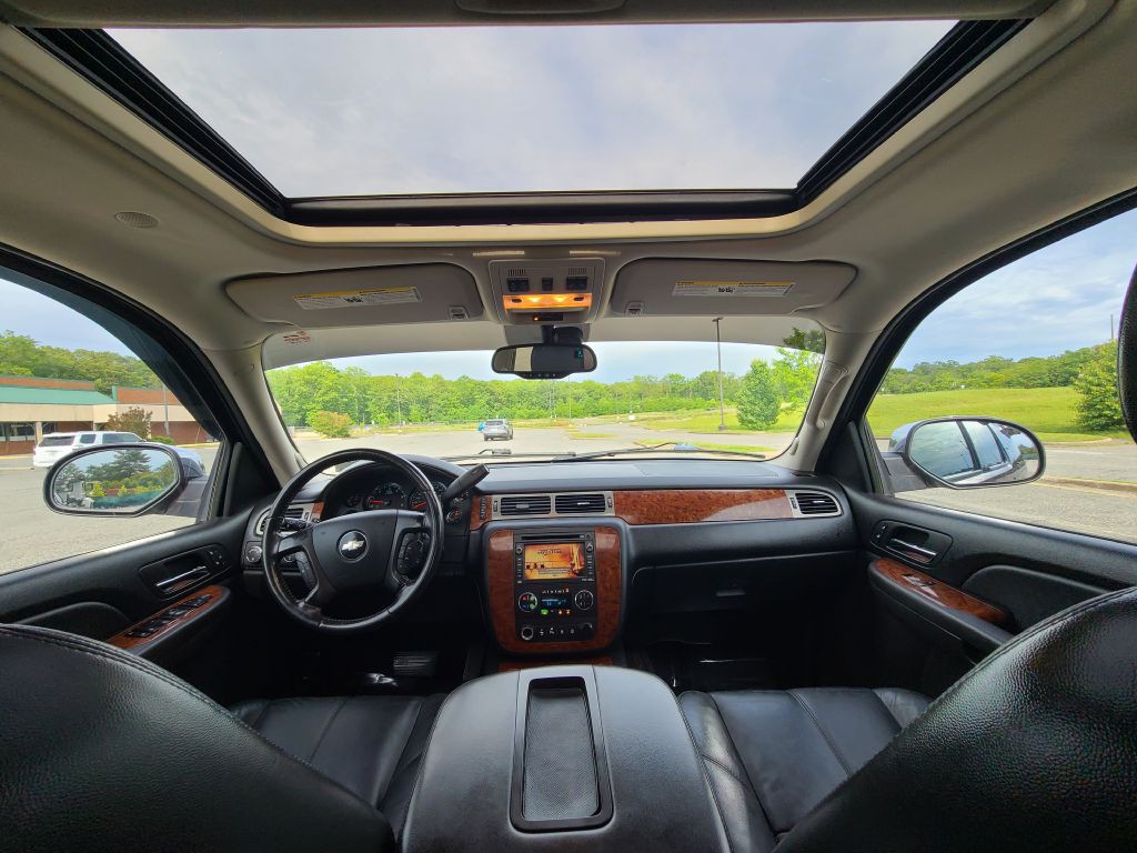 2008 Chevrolet Suburban Image 32