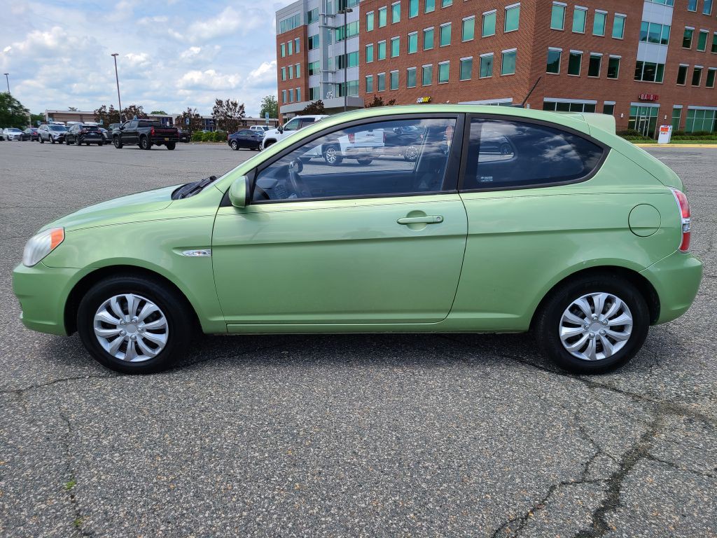 2009 Hyundai Accent Image 2