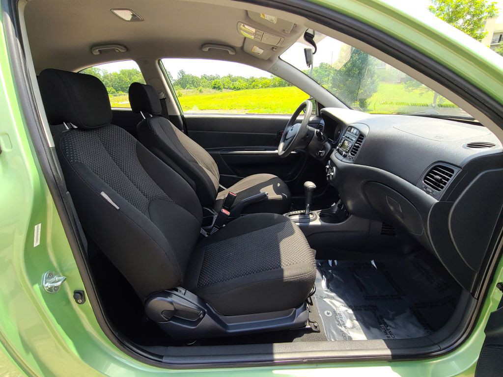 2009 Hyundai Accent Image 11