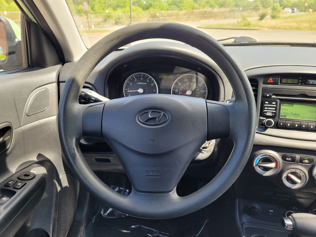 2009 Hyundai Accent Image 15