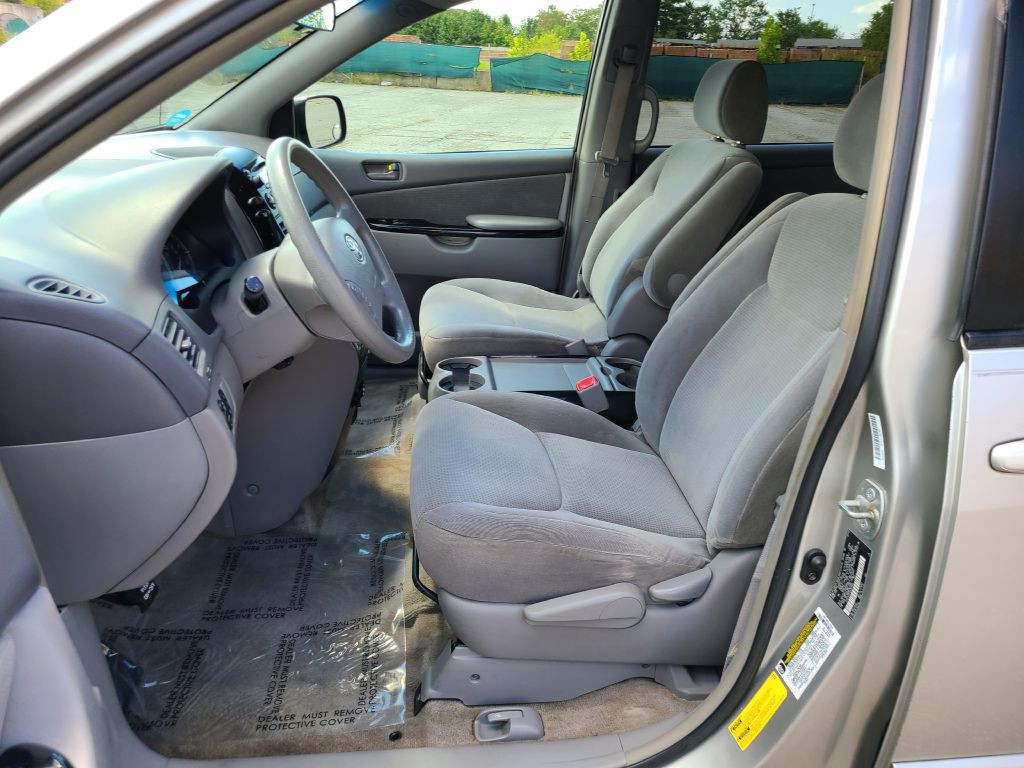 2005 Toyota Sienna Image 8