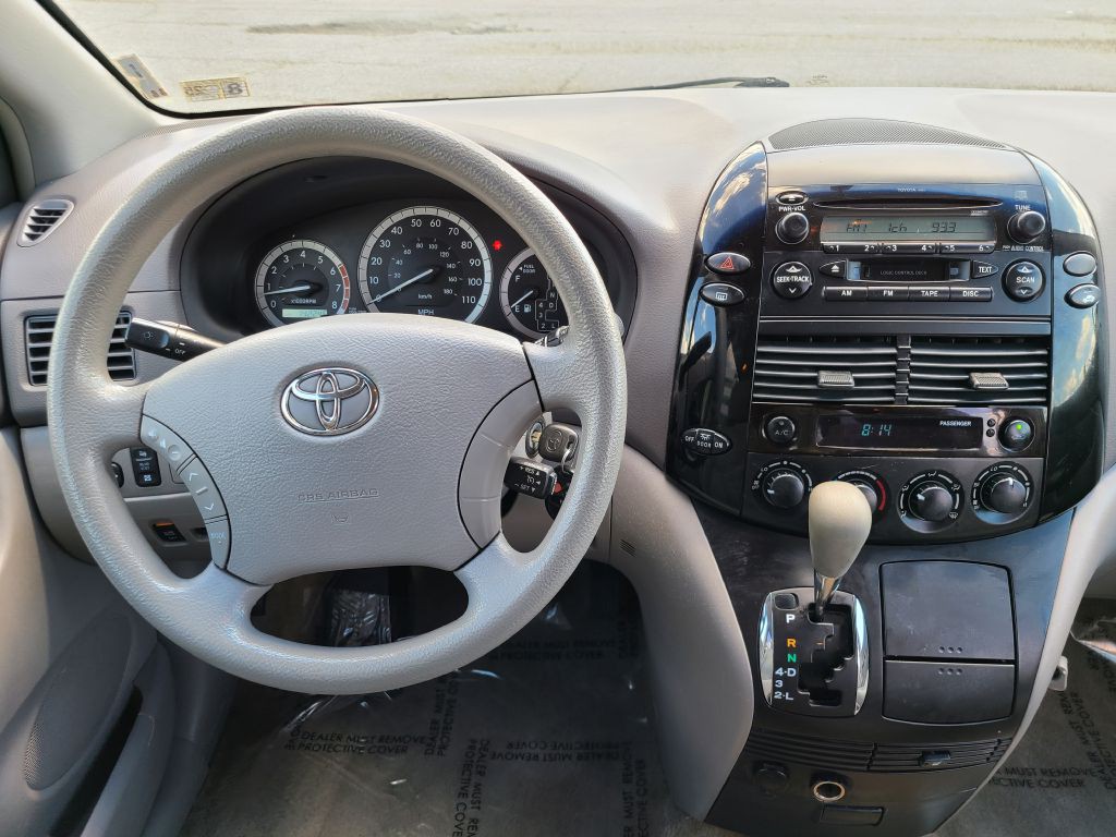 2005 Toyota Sienna Image 10