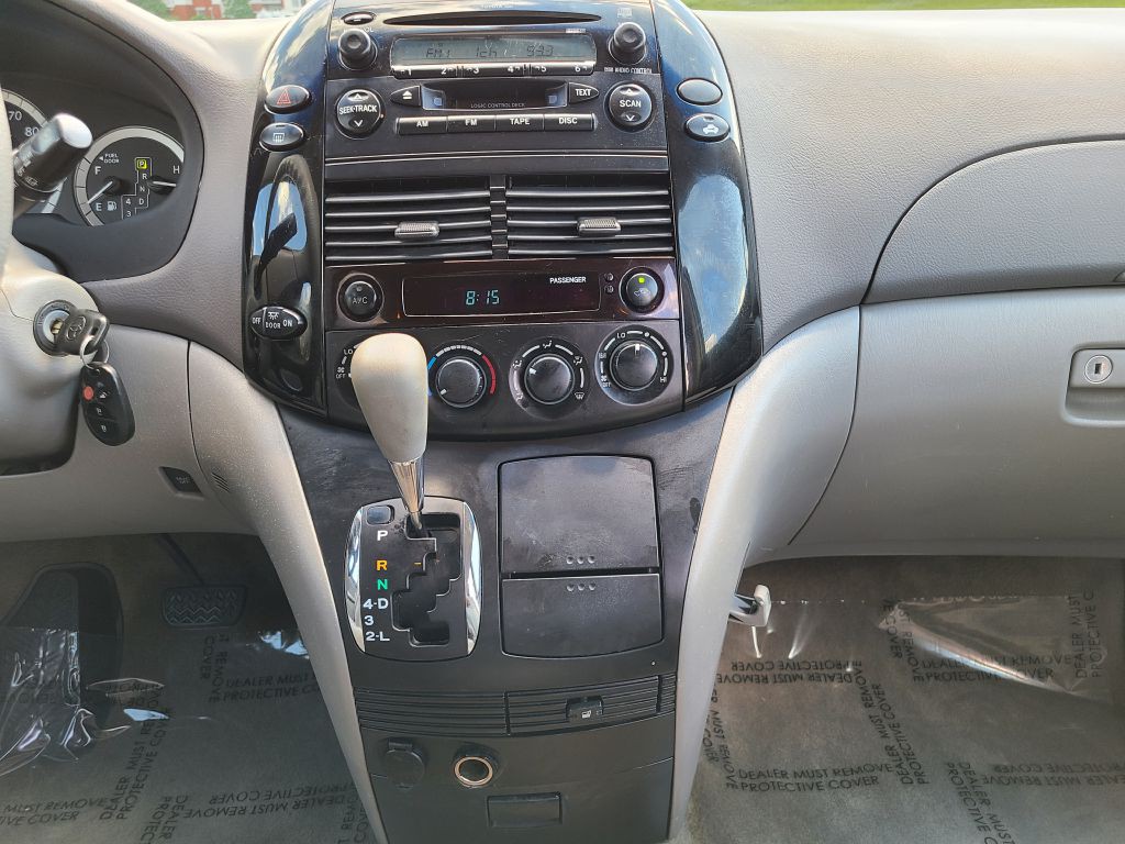 2005 Toyota Sienna Image 16