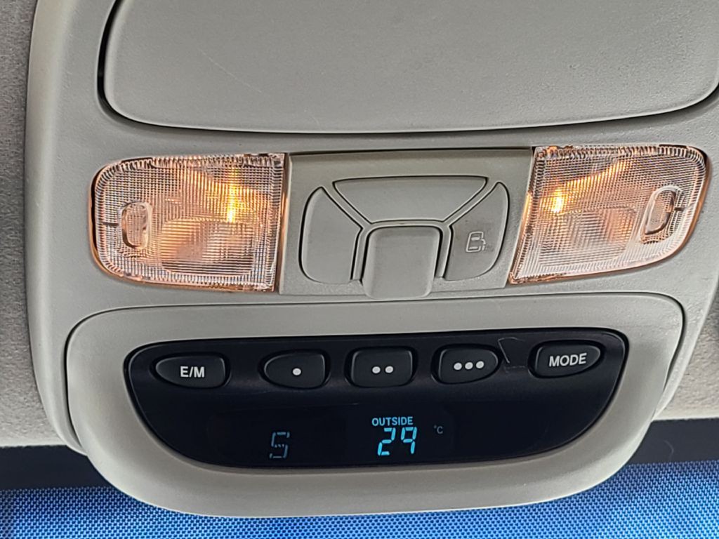 2005 Toyota Sienna Image 24