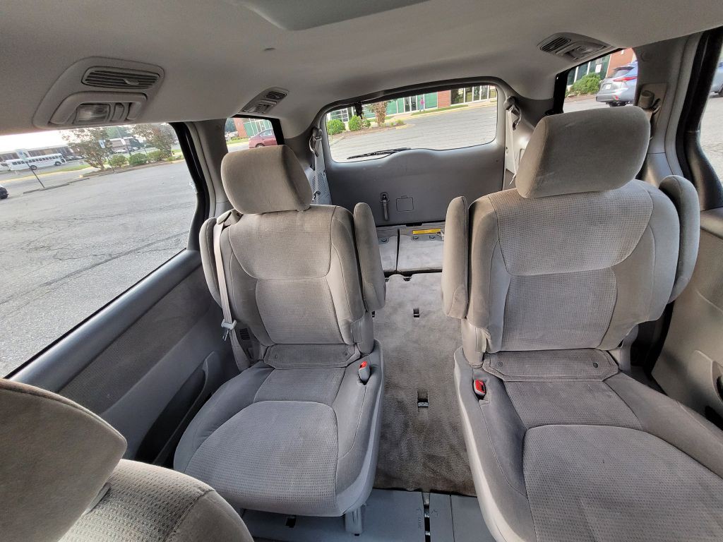2005 Toyota Sienna Image 36