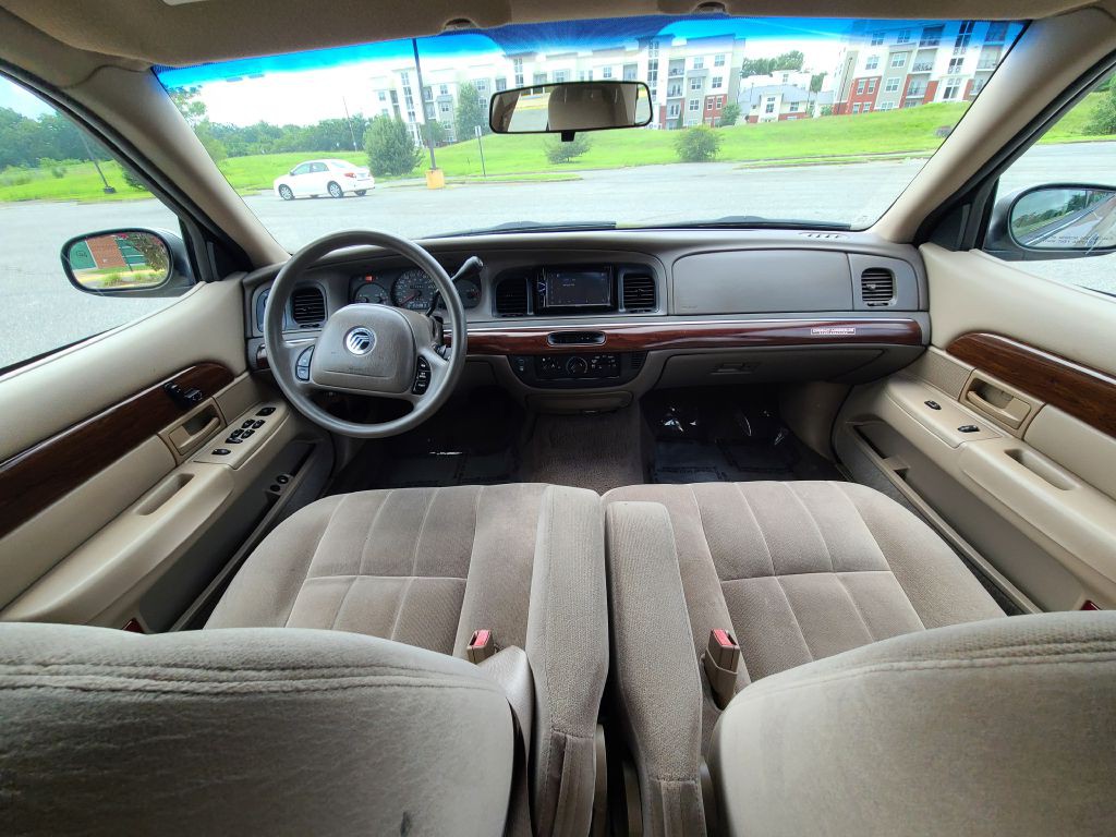 2003 Mercury Grand Marquis Image 9