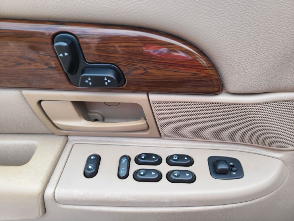2003 Mercury Grand Marquis Image 12