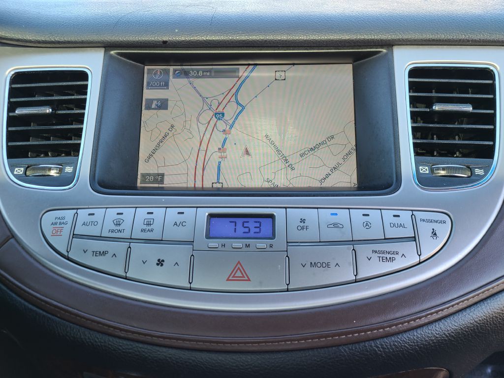 2009 Hyundai Genesis Image 12