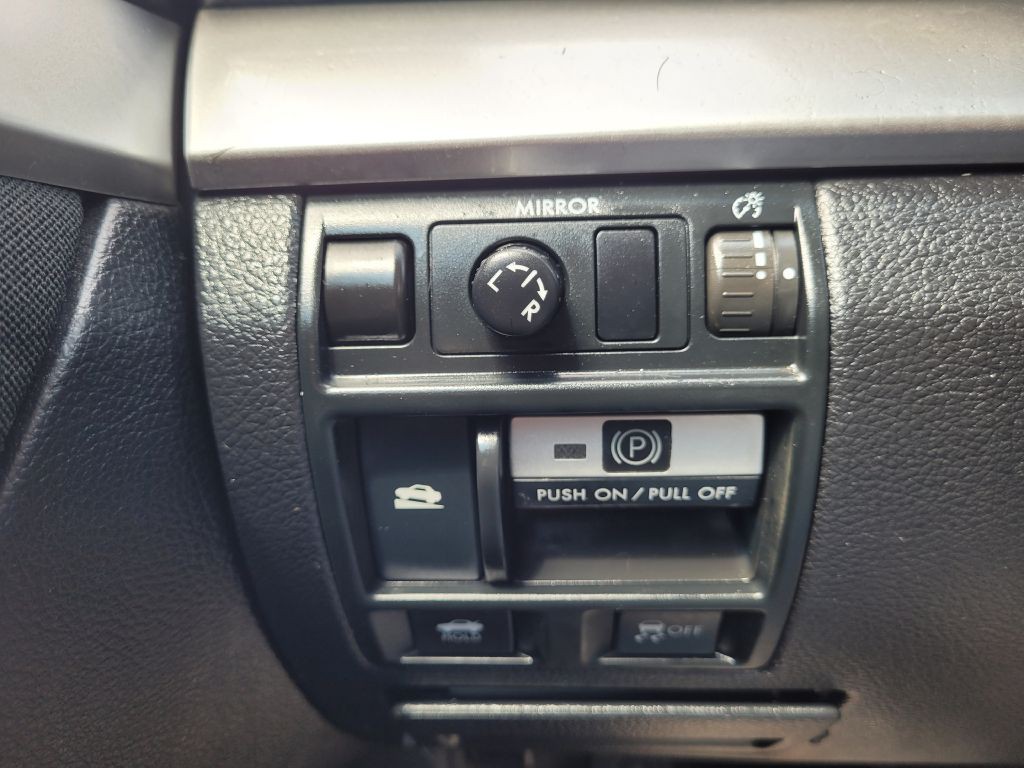 2013 Subaru Legacy Image 17