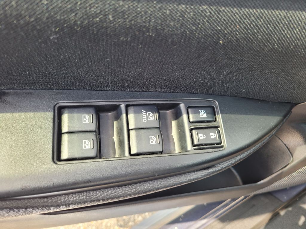 2013 Subaru Legacy Image 32