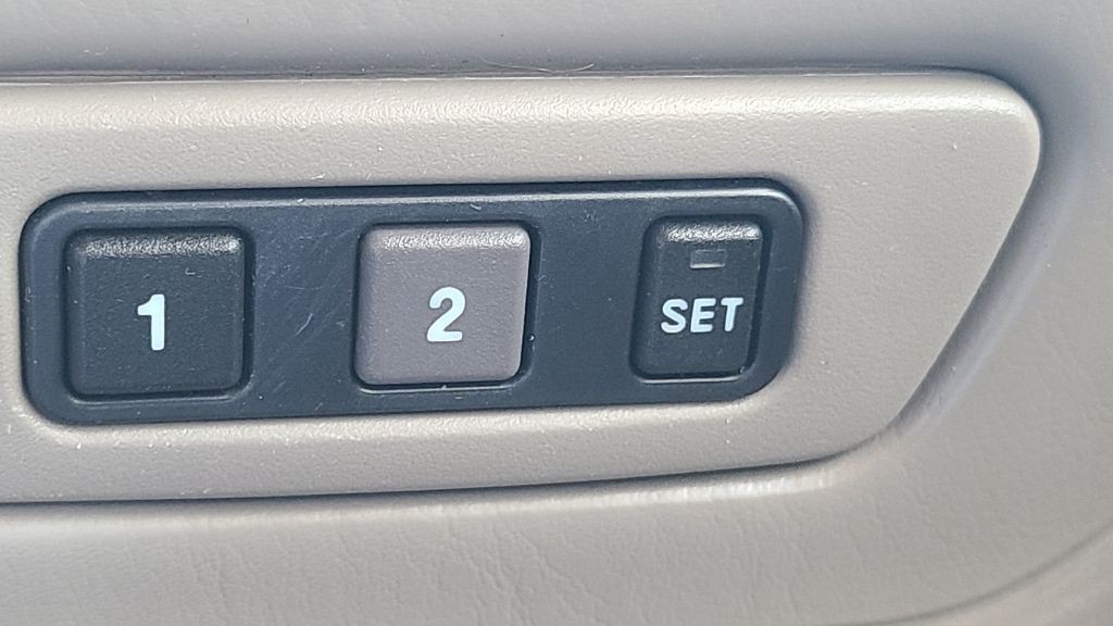 2004 Jeep Grand Cherokee Image 9