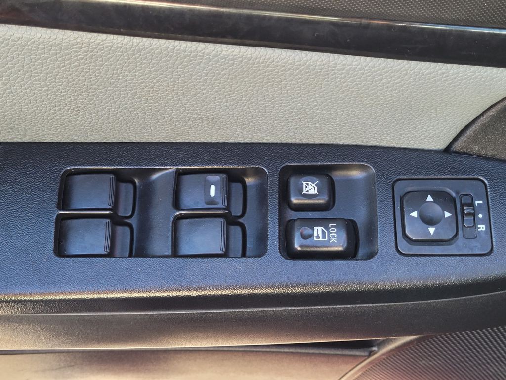 2011 Mitsubishi Galant Image 10