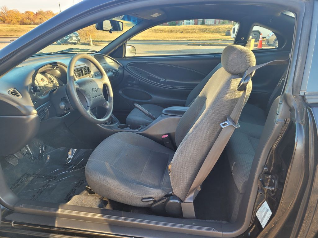 2000 Ford Mustang Image 8
