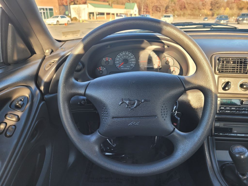 2000 Ford Mustang Image 12