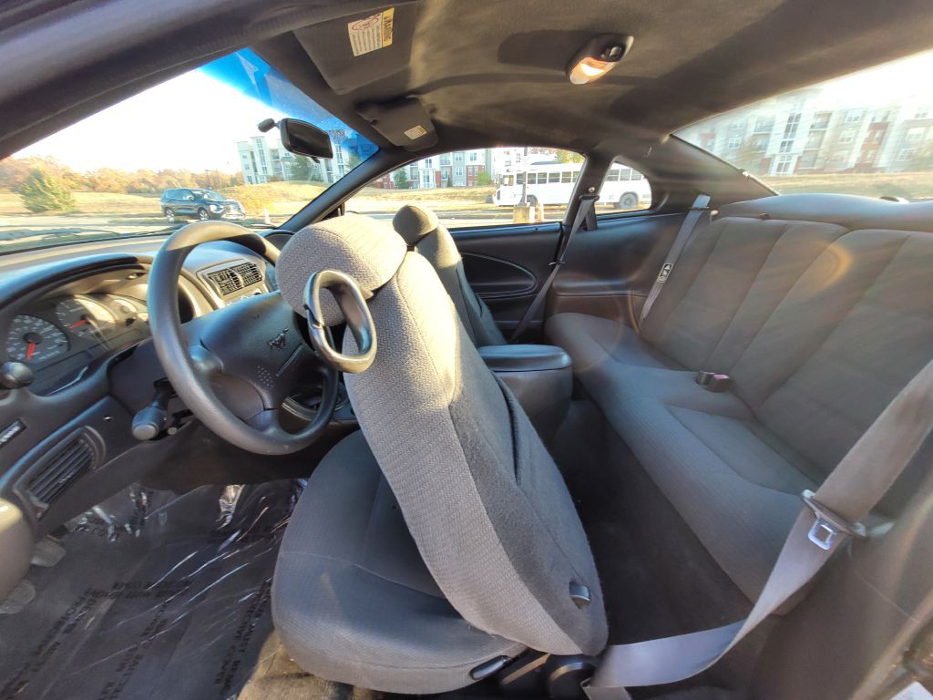 2000 Ford Mustang Image 13