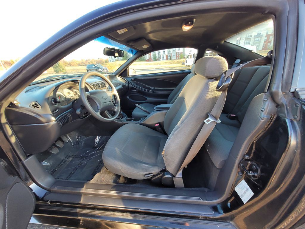 2000 Ford Mustang Image 18