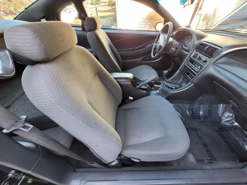 2000 Ford Mustang Image 24