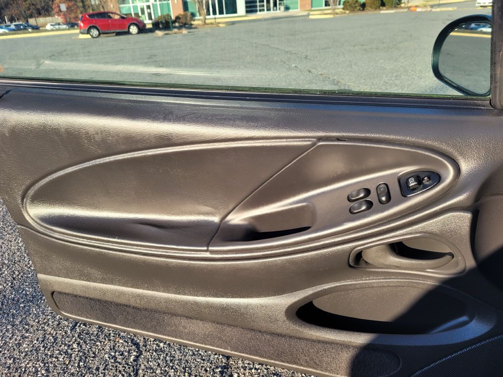 2000 Ford Mustang Image 32