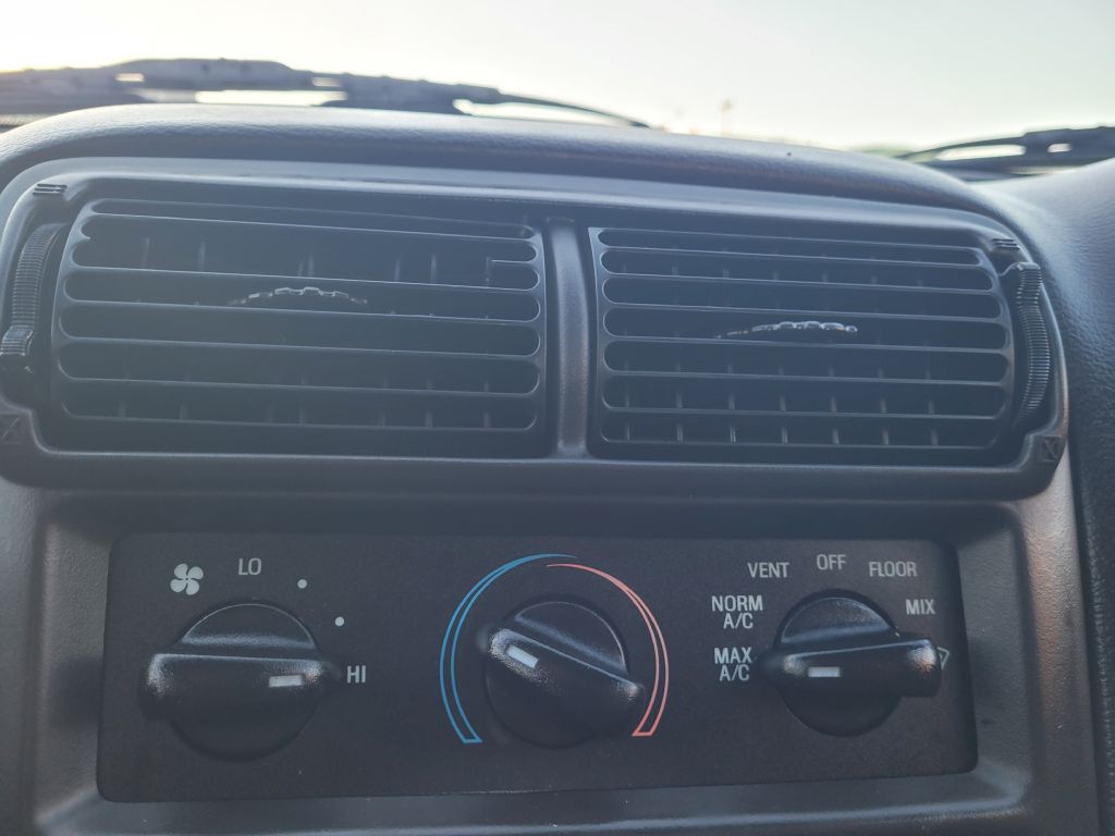 2000 Ford Mustang Image 37