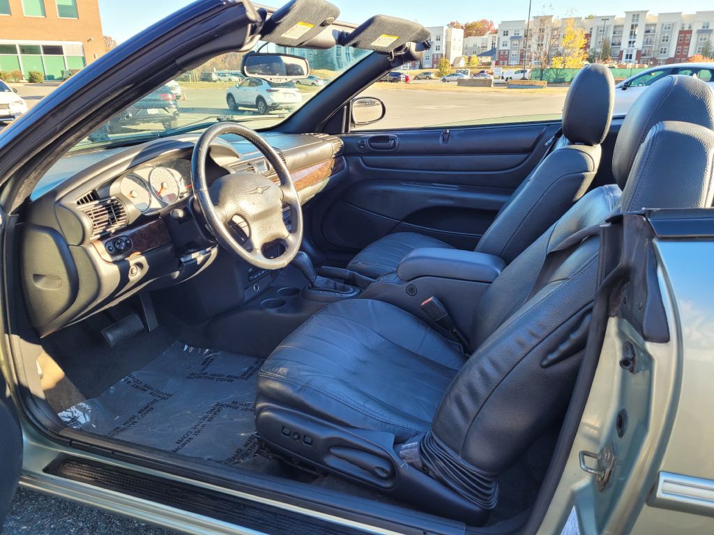 2004 Chrysler Sebring Image 8