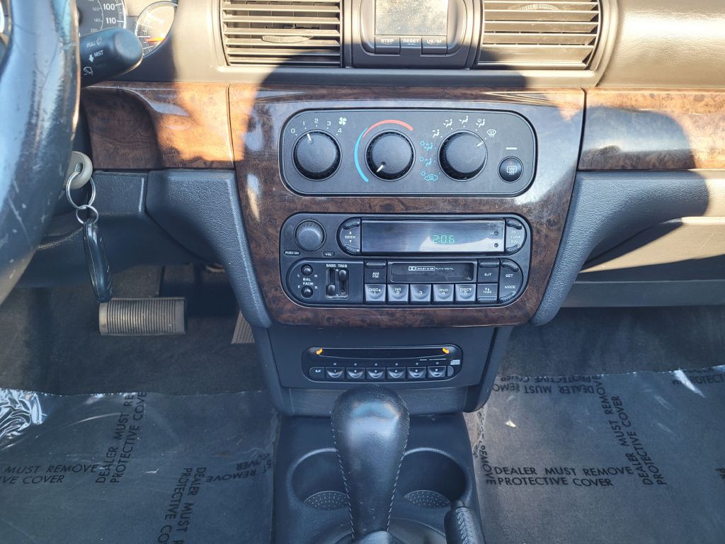 2004 Chrysler Sebring Image 9