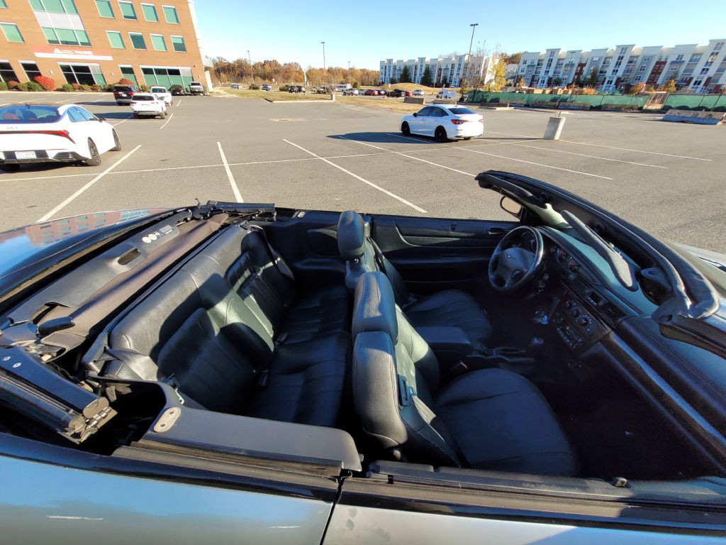 2004 Chrysler Sebring Image 10