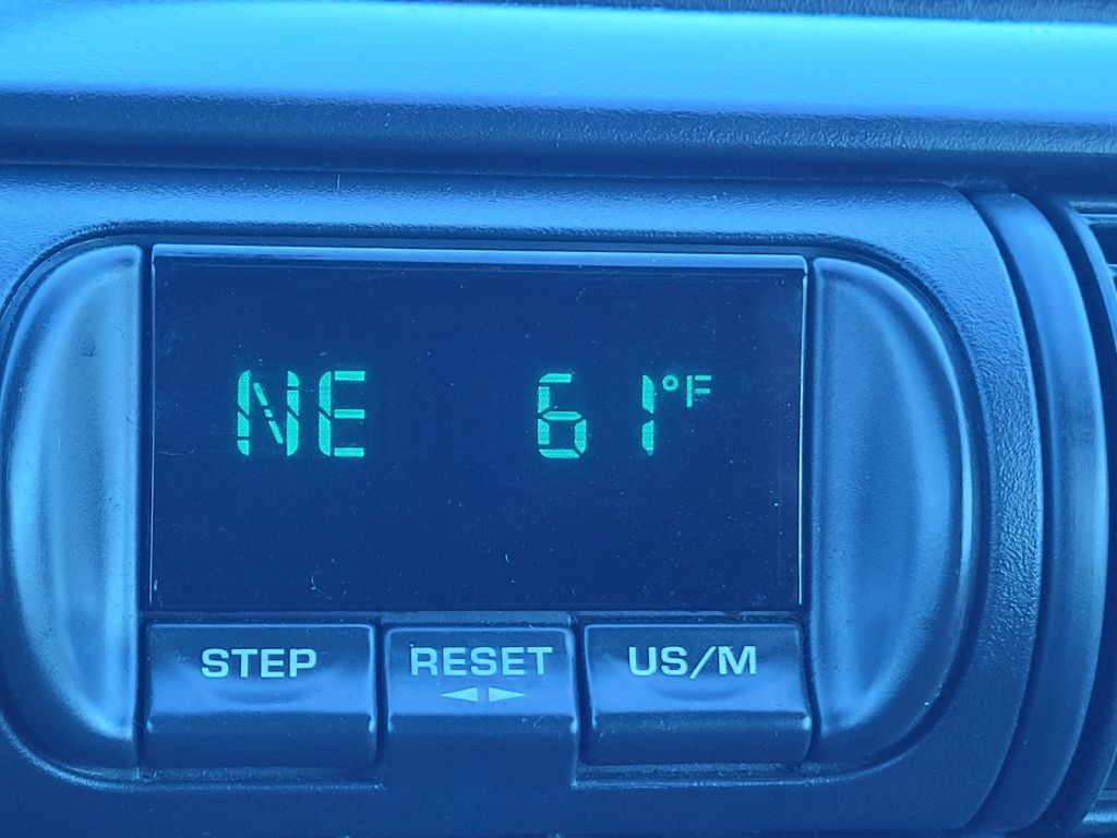 2004 Chrysler Sebring Image 16