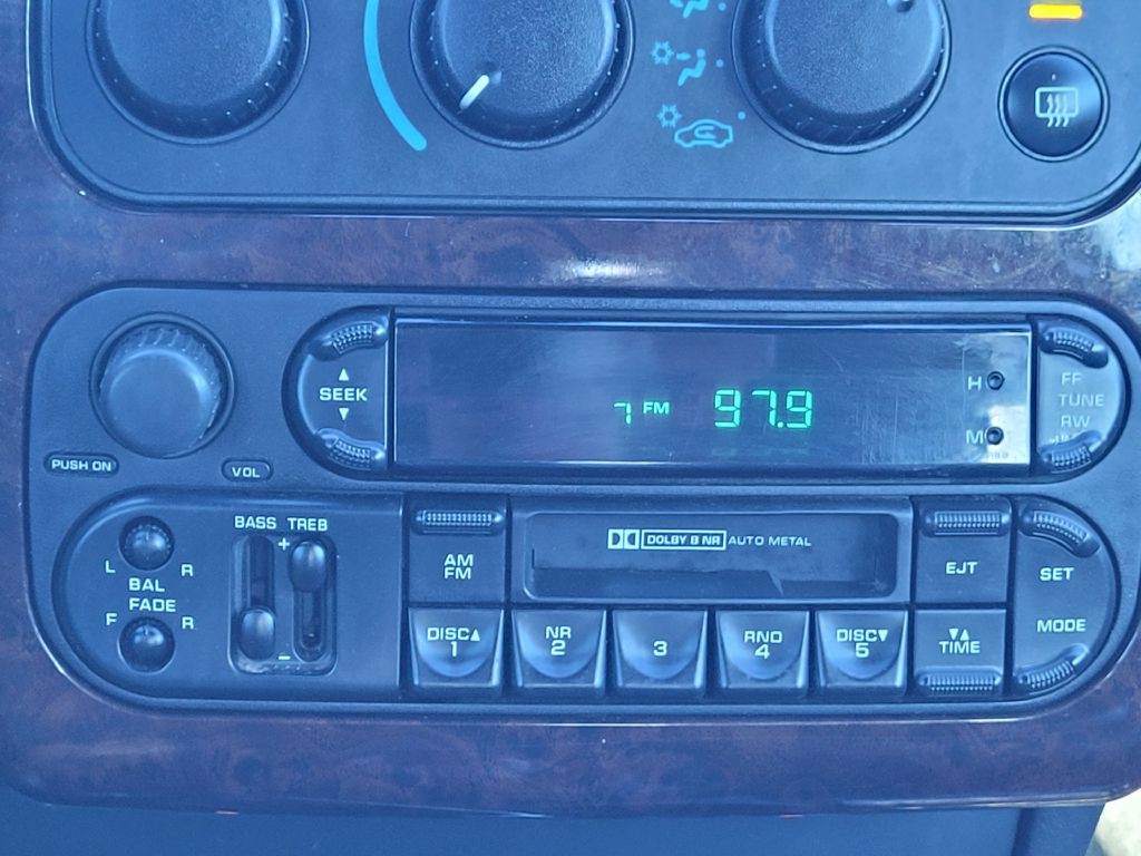 2004 Chrysler Sebring Image 18