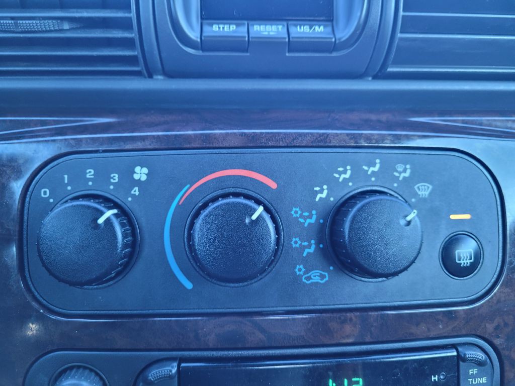 2004 Chrysler Sebring Image 24