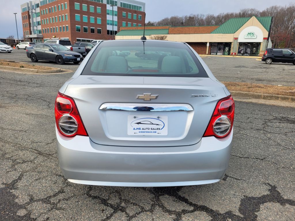 2016 Chevrolet Sonic Image 3