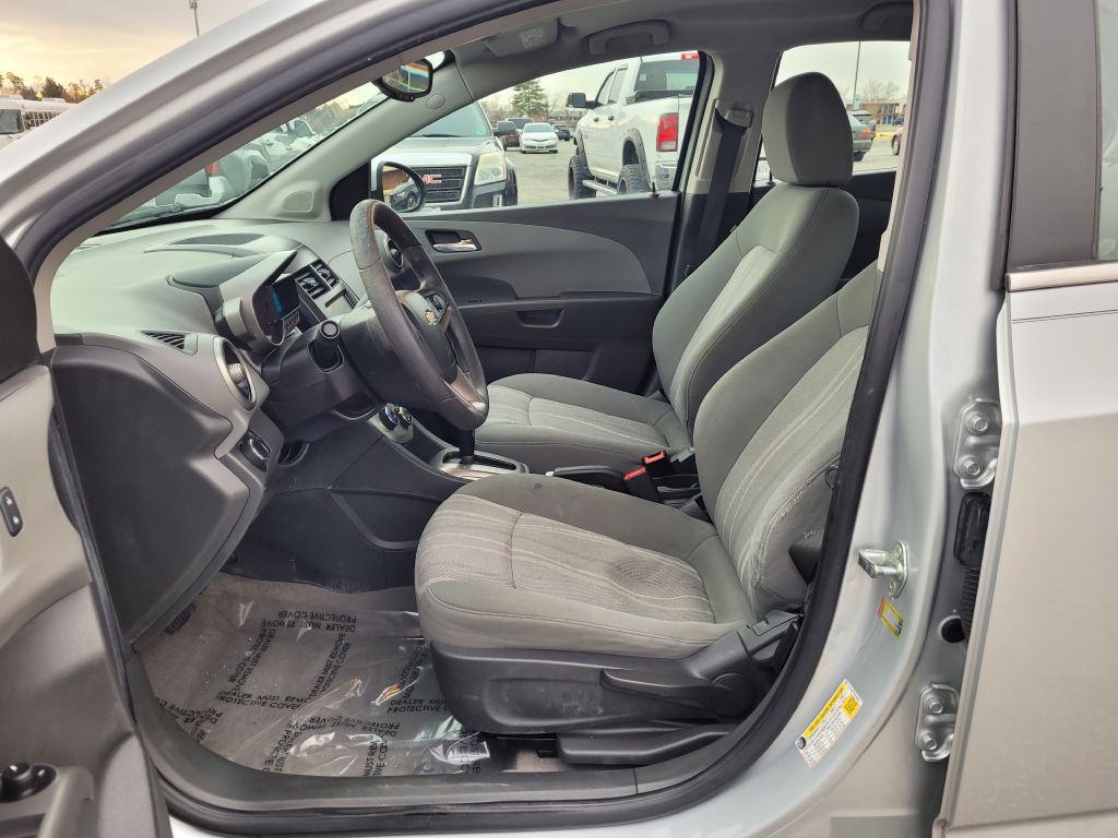 2016 Chevrolet Sonic Image 8