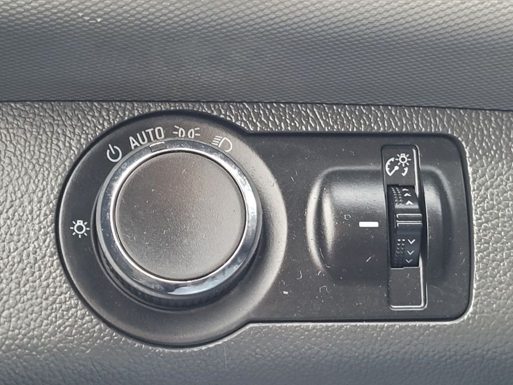 2016 Chevrolet Sonic Image 12