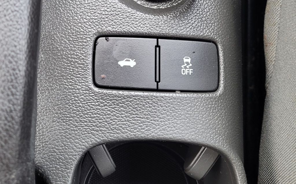 2016 Chevrolet Sonic Image 16