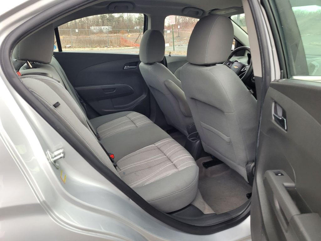 2016 Chevrolet Sonic Image 18