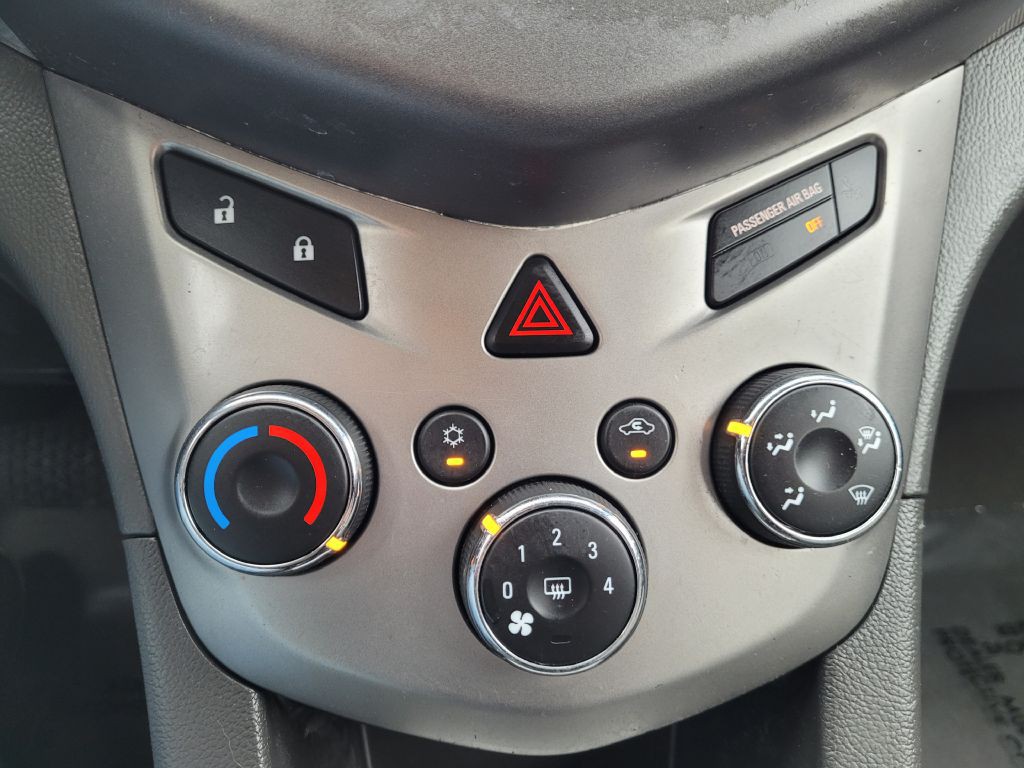 2016 Chevrolet Sonic Image 24