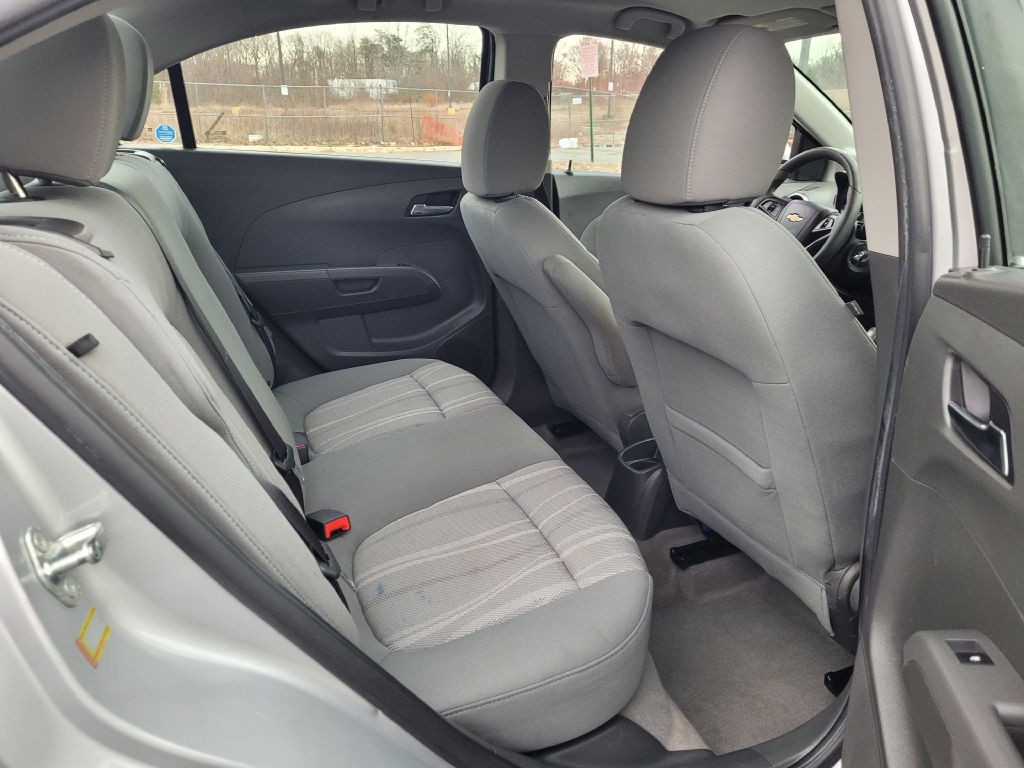 2016 Chevrolet Sonic Image 37