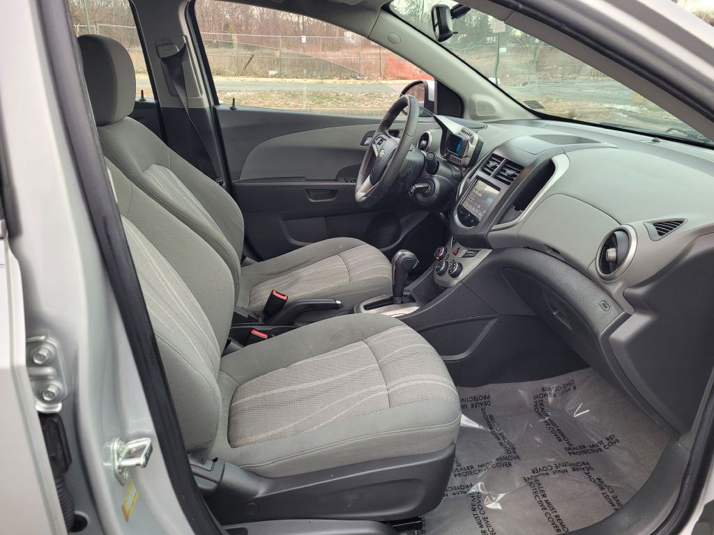 2016 Chevrolet Sonic Image 38