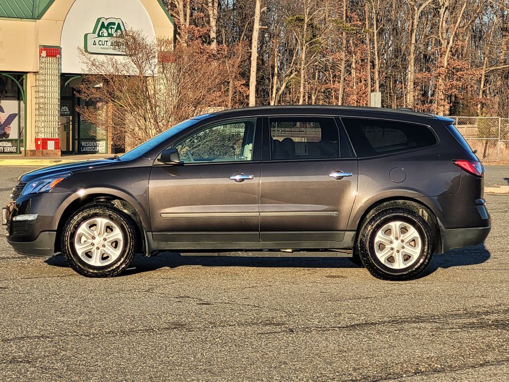 2017 Chevrolet Traverse Image 2