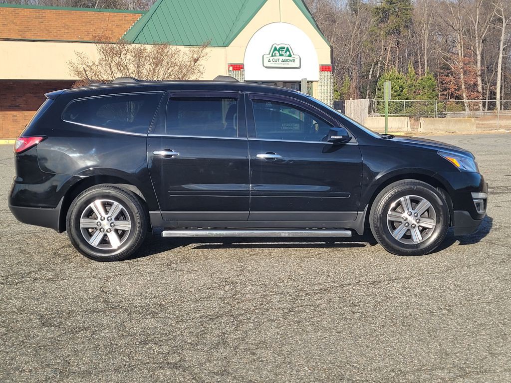 2017 Chevrolet Traverse Image 2