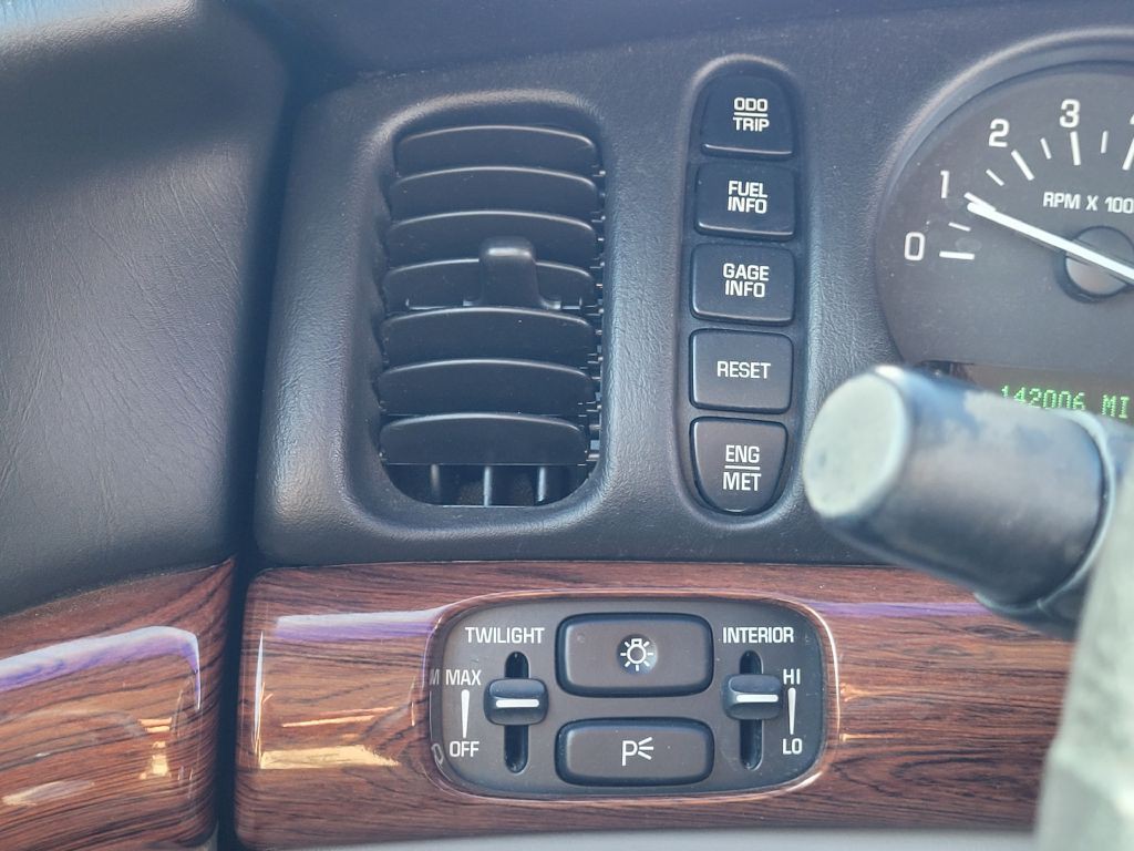 2004 Buick LeSabre Image 10